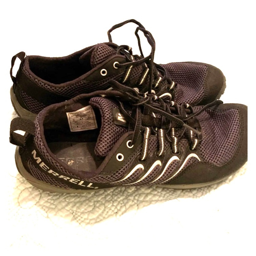 Men’s size 9 Merrill low profile tennis shoes